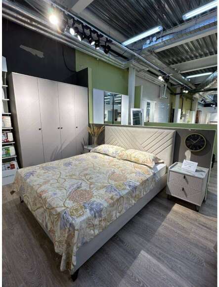 Кровать 180х200 с основанием и мягким изголовьем Кашемир Кровать 180х200 с основанием и мягким изголовьем Кашемир