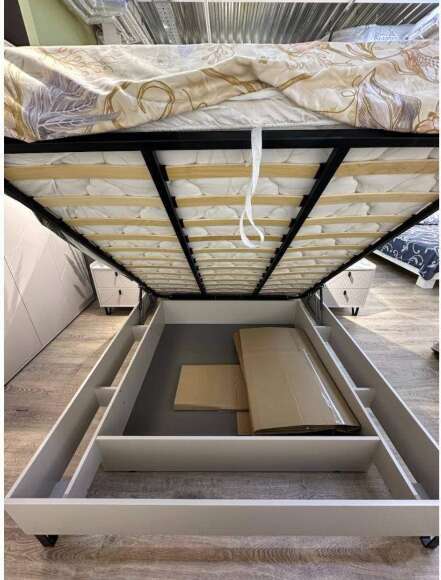 Кровать 180х200 с основанием и мягким изголовьем Кашемир Кровать 180х200 с основанием и мягким изголовьем Кашемир