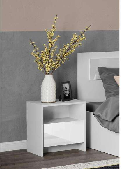 Тумба Соня, Белый